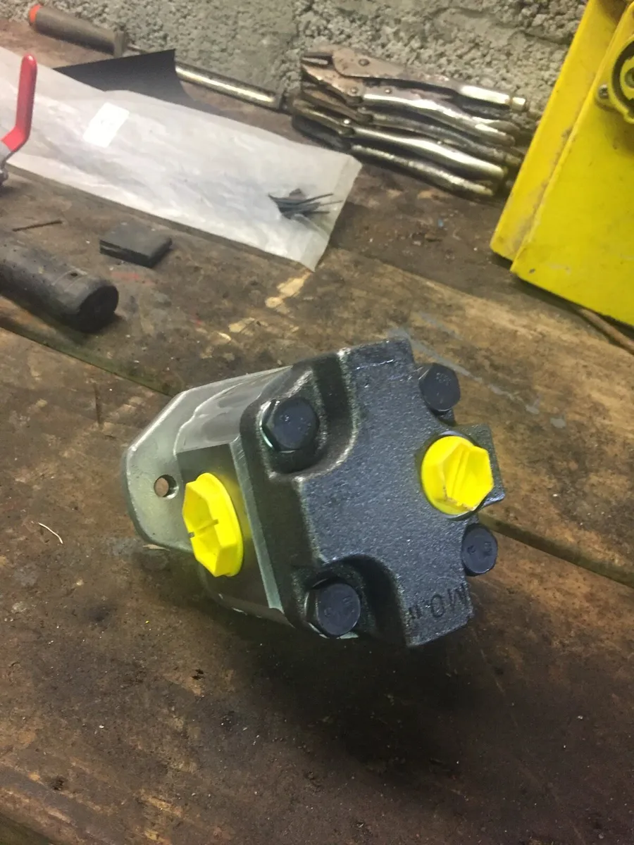 Mf hydraulic pump - Image 3