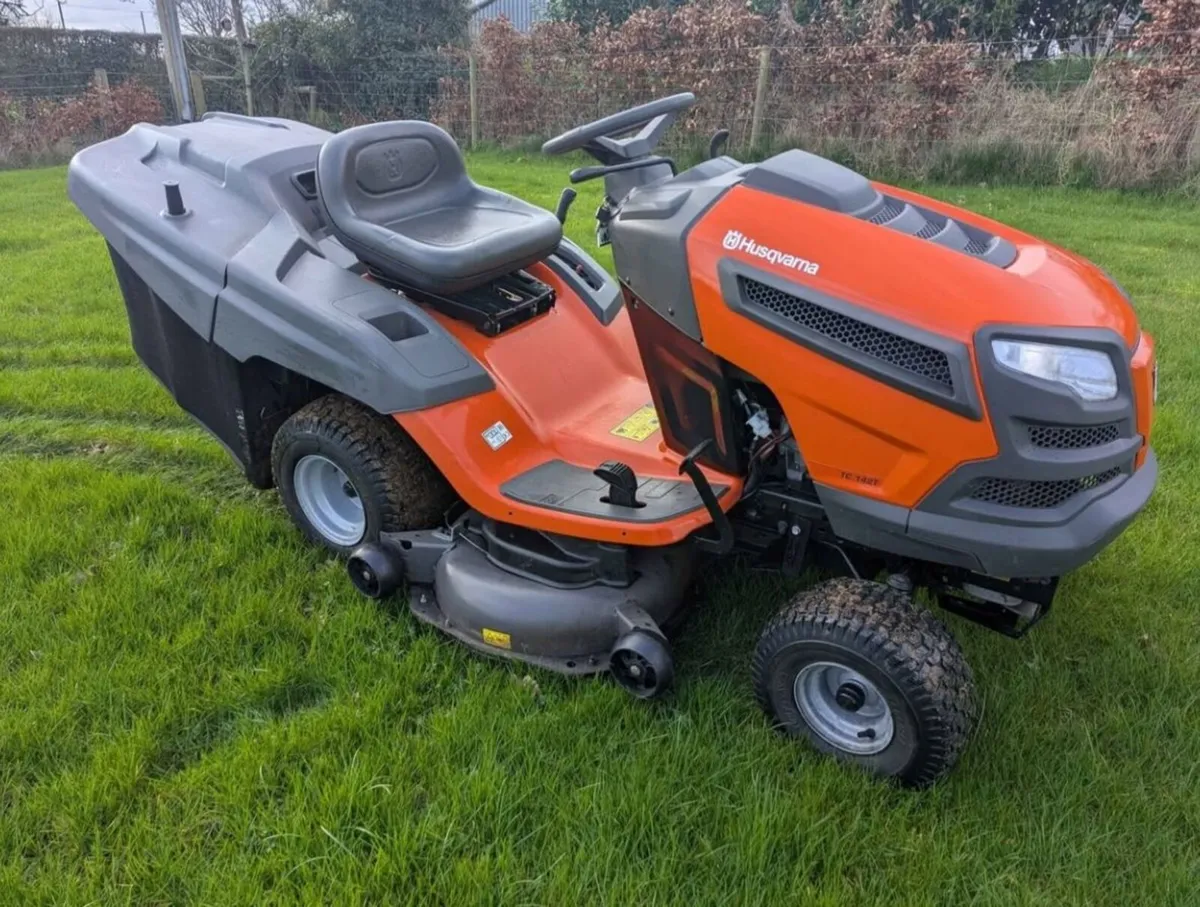Husqvarna ride on lawnmower - Image 2