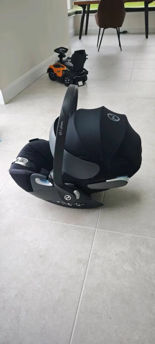 Cybex Cloud Z i-Size Car Seat & Base Z - Image 1