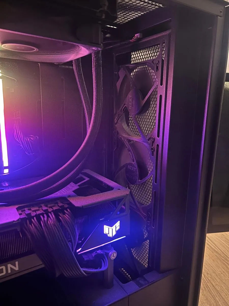 Entire desktop setup - Image 4