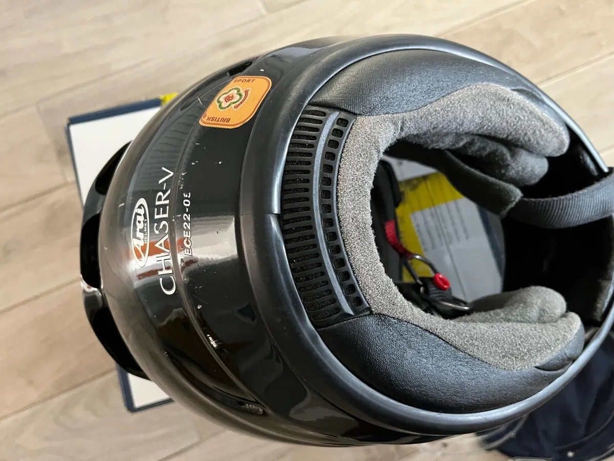 Arai helmet - Image 3