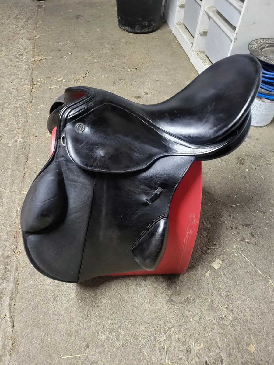 Jumping saddle - Image 1