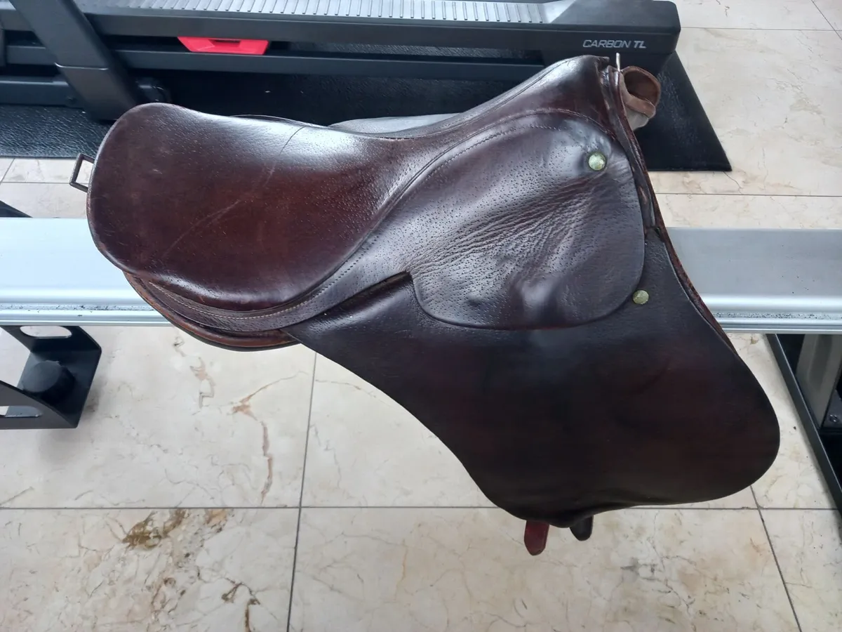 Barnsby 15" pony club saddle - Image 1