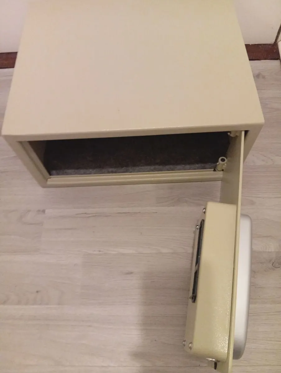 Quality Roomy Digital Electronic Safe - Image 2