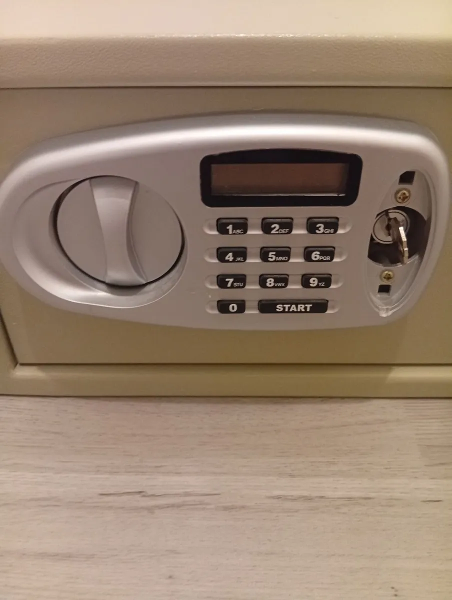 Quality Roomy Digital Electronic Safe - Image 4