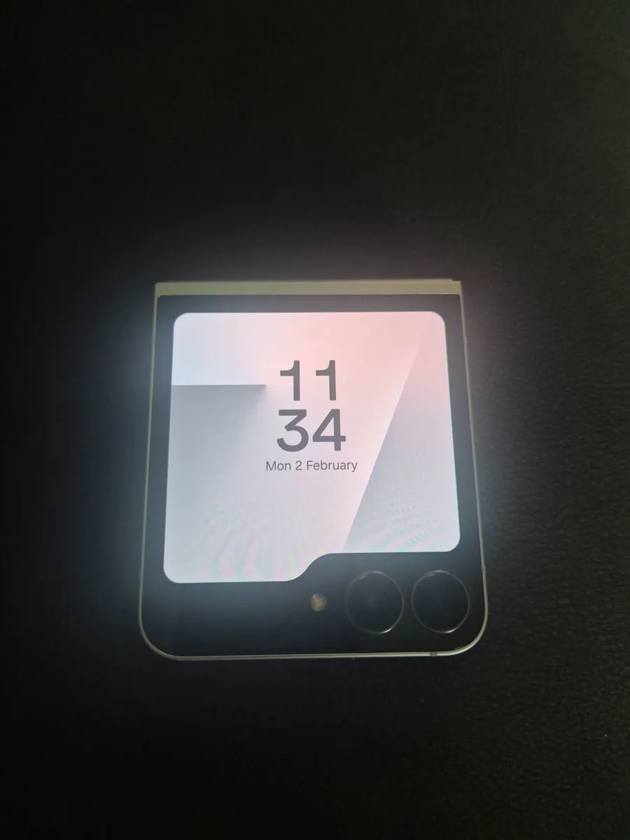 Samsung Galaxy Z 7 Fe - Image 3