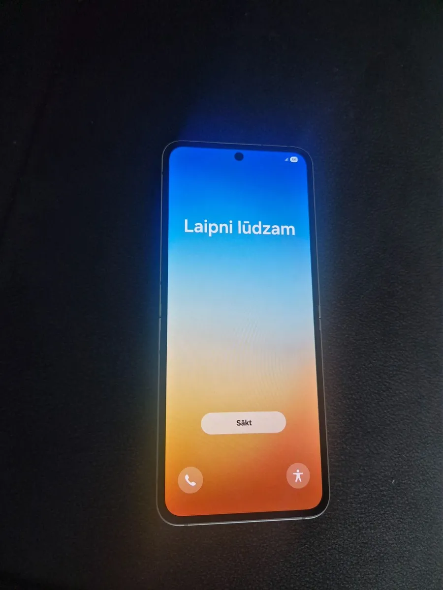 Samsung Galaxy Z 7 Fe - Image 4