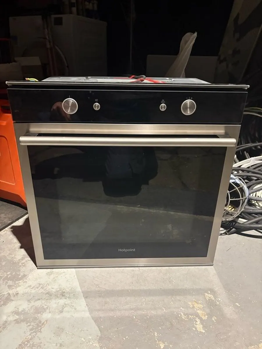hotpoint single oven - Image 1