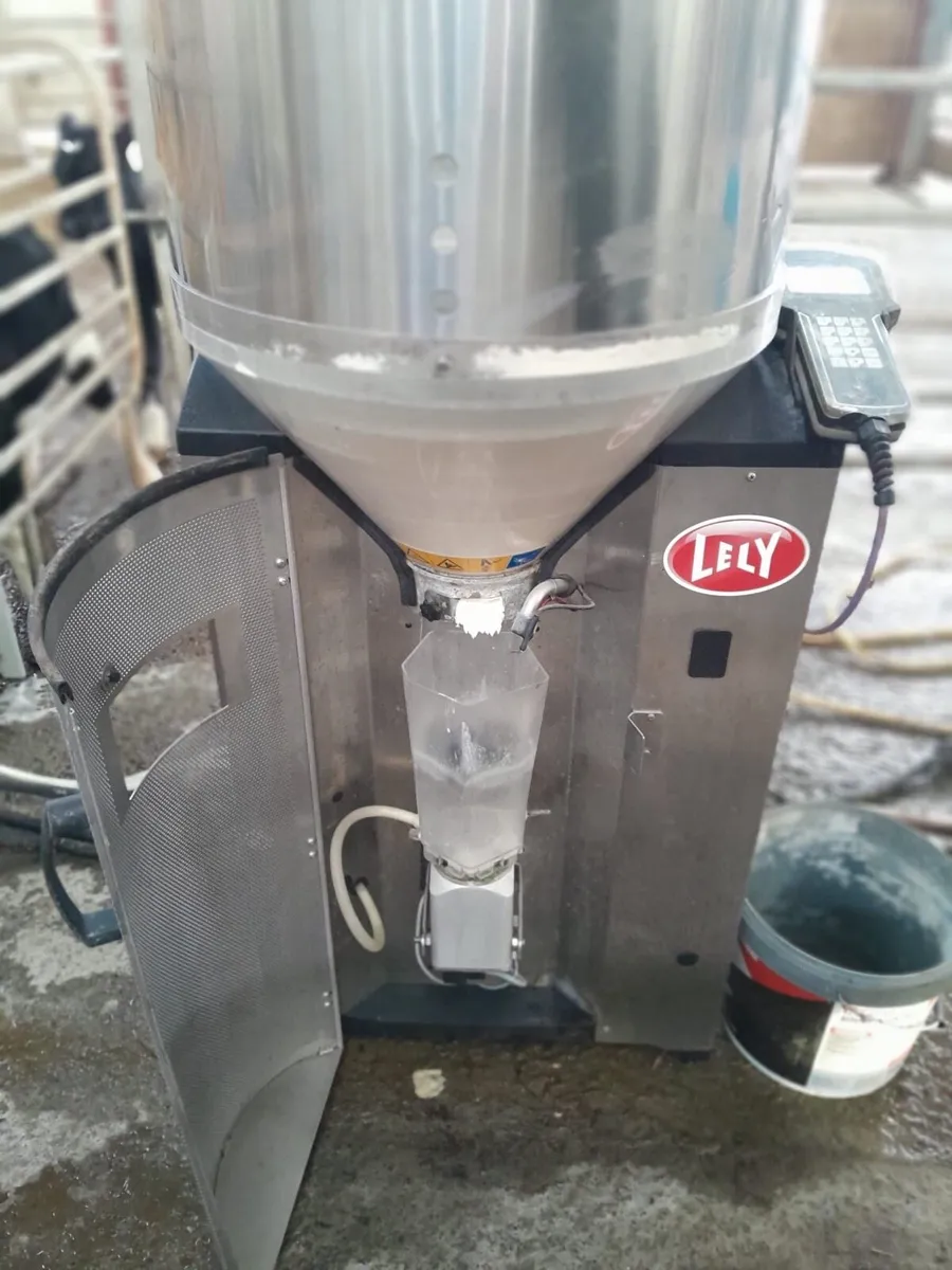 Automatic Lely calf feeder - Image 3