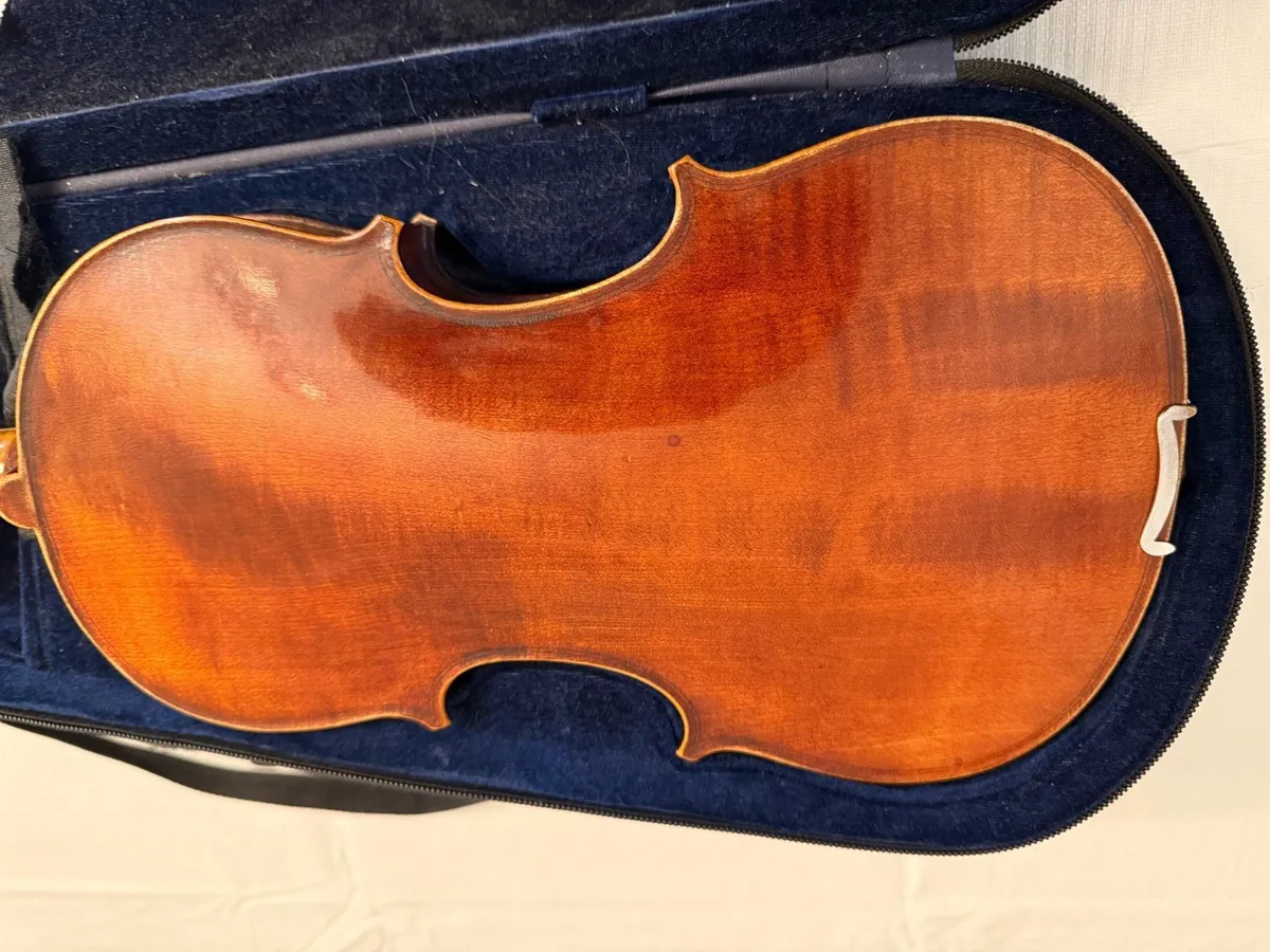 3/4 Size Violin with case and shoulder rest - Image 4