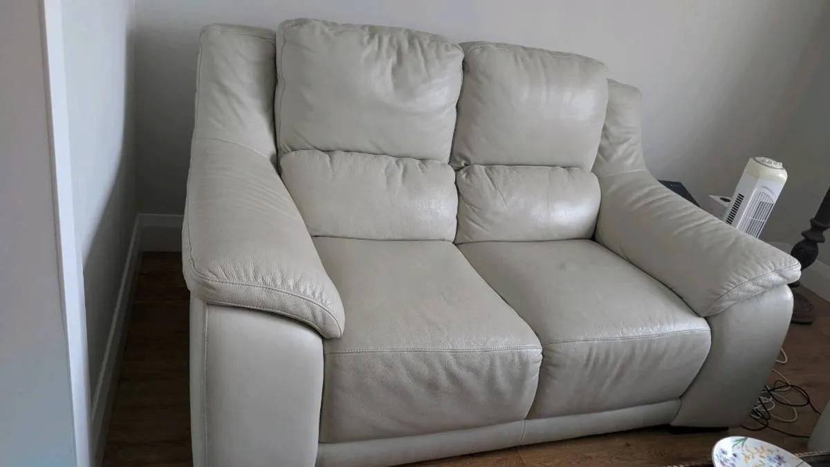 2 seater Italian leather couch - Image 2