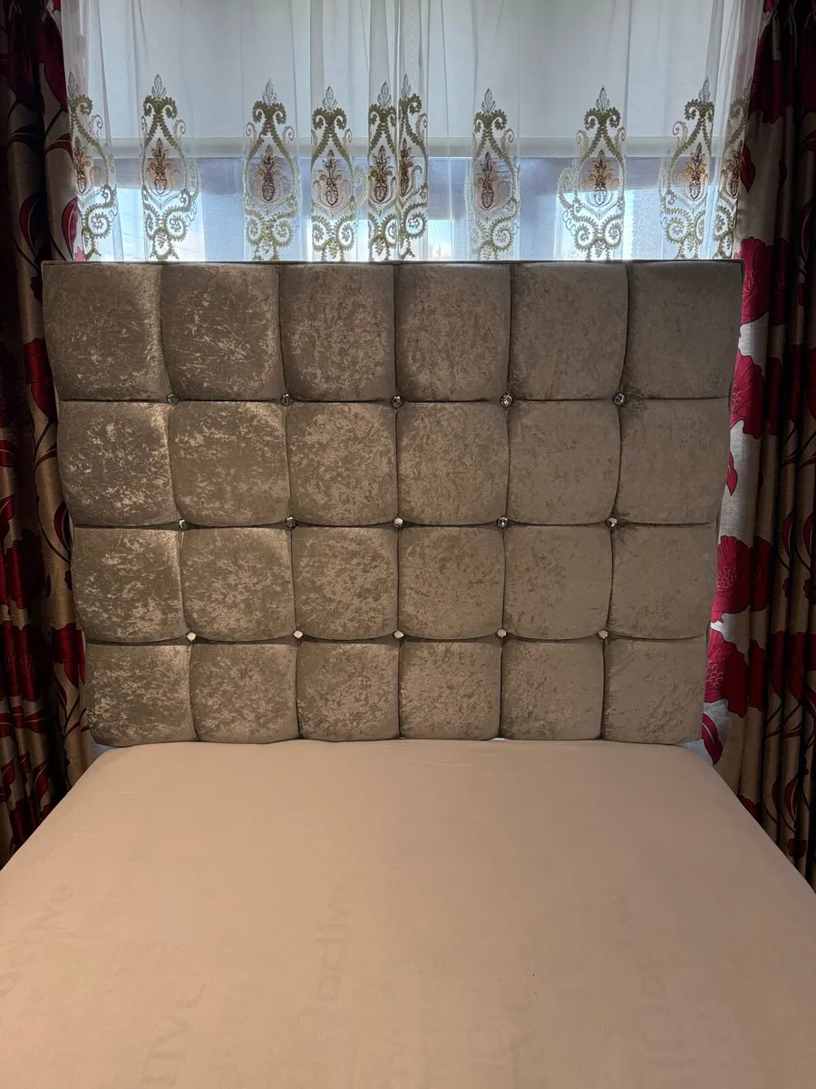 Small double bed snd mattress - Image 3