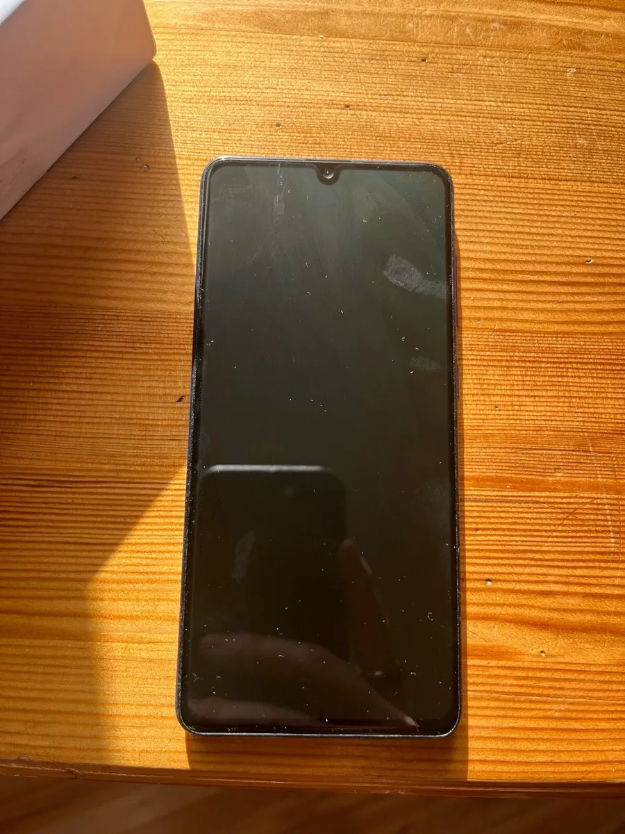 Samsung Galaxy A41 - 64GB - Great condition - Image 2