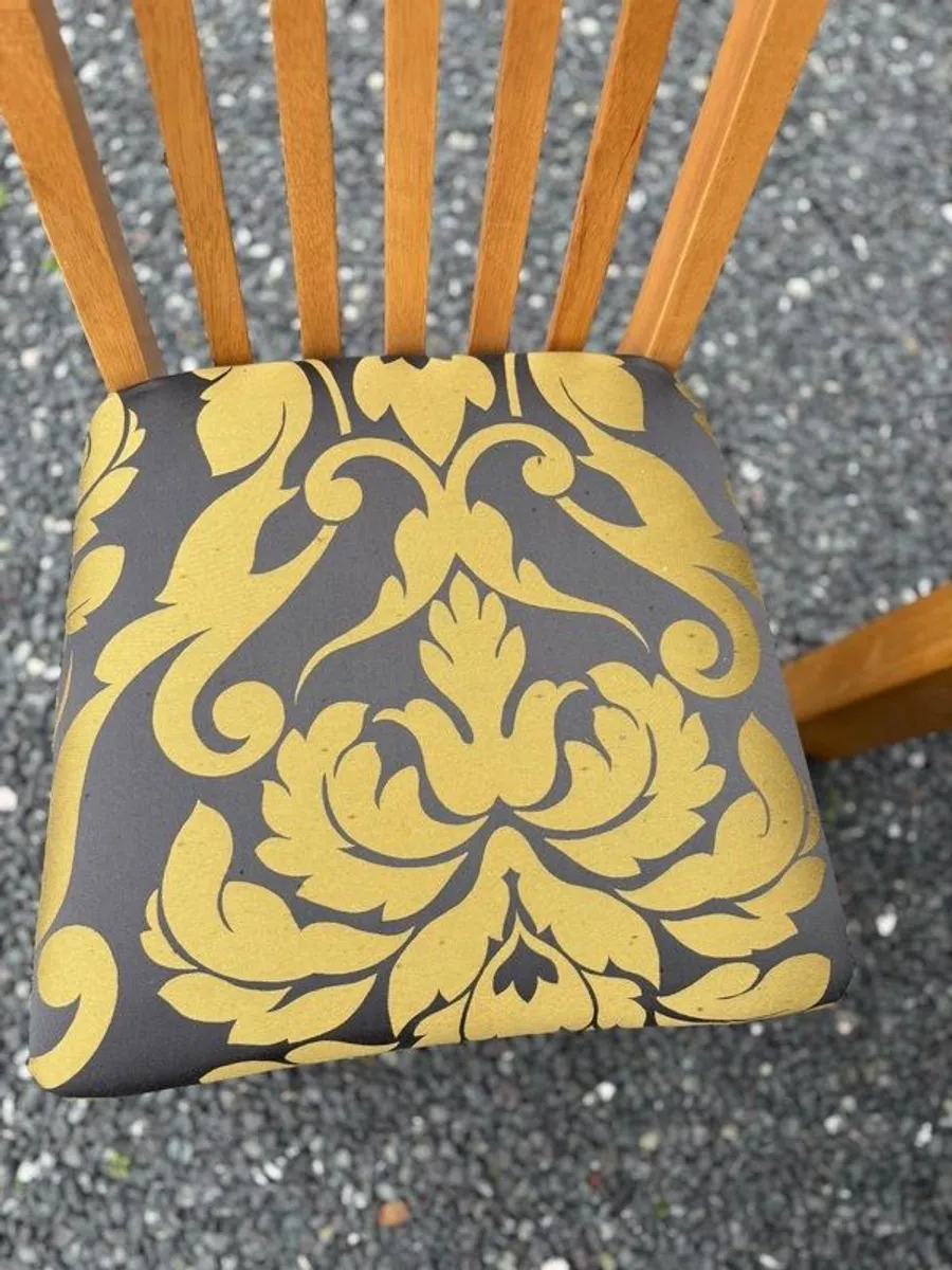 Dinning table and chairs in very good condition - Image 2