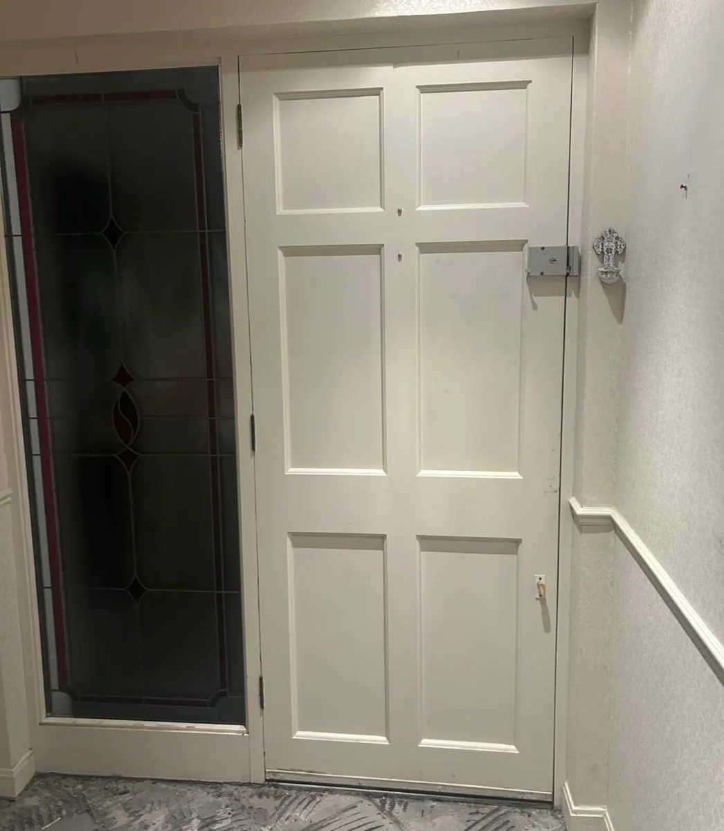 Solid wood from door with good knocker, handle, - Image 2