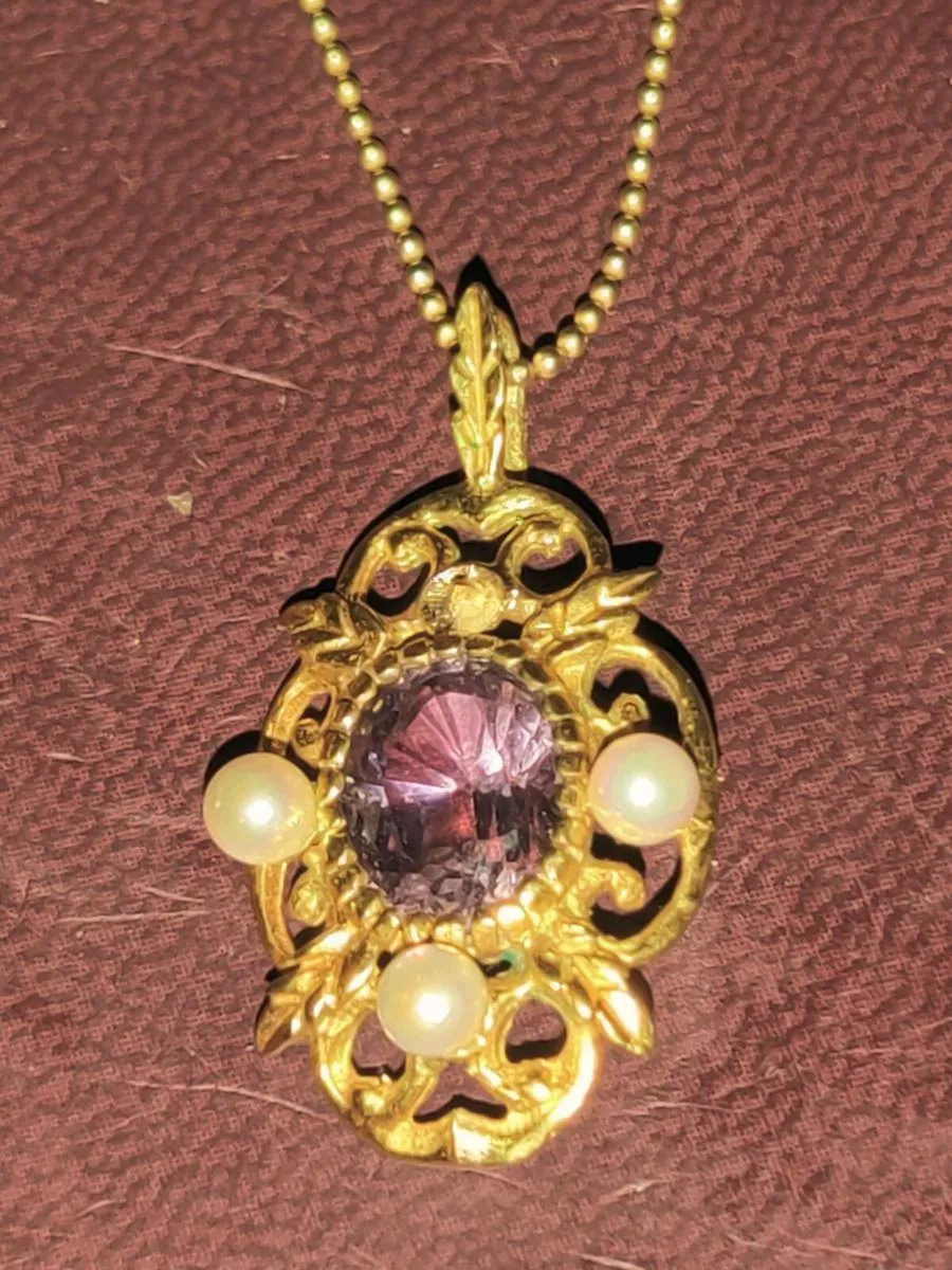 GLITTERY AMETHYST SEED PEARL 10CT Gold Necklace ! - Image 1