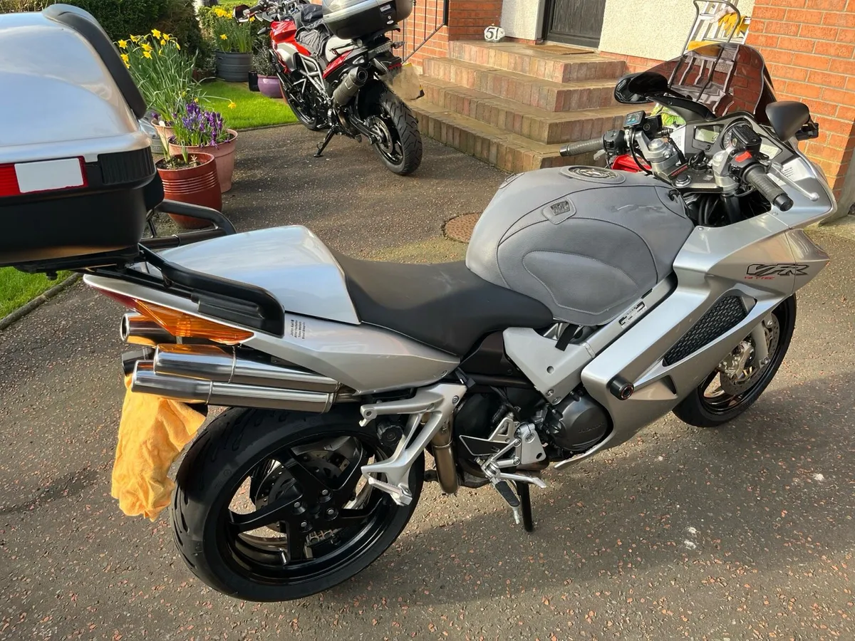 Honda VFR800 Vtec - Image 2