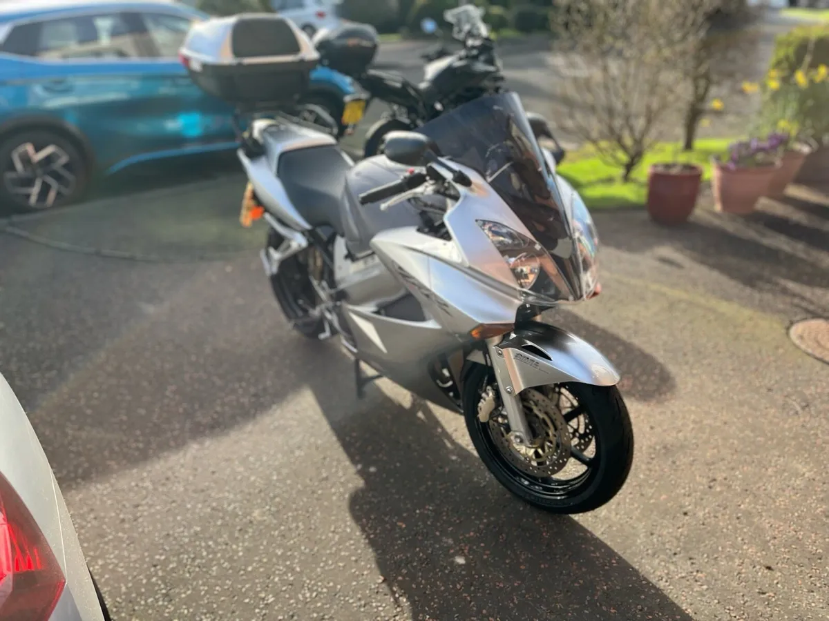 Honda VFR800 Vtec - Image 3