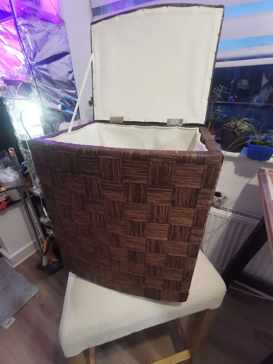 Laundry basket - Image 1