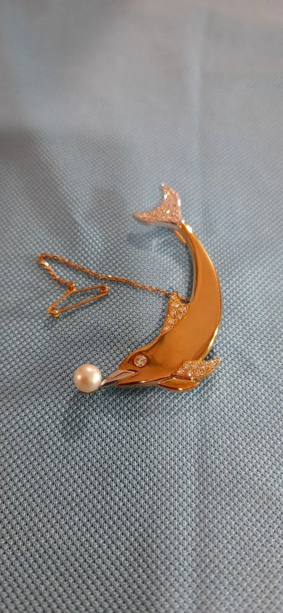 18ct solid gold dolphin brooch - Image 3