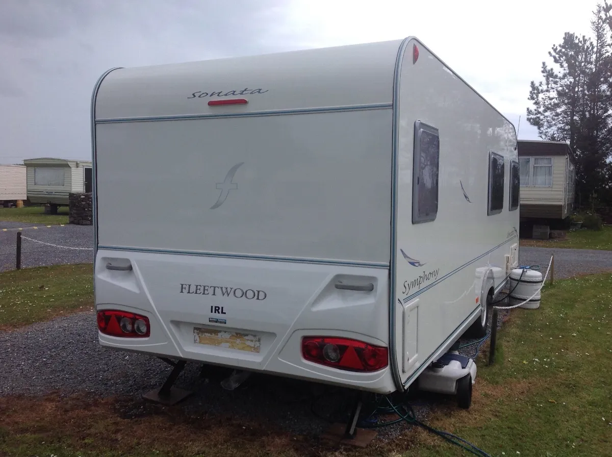 07 fleetwood(adria) 6 berth caravan…spacious - Image 2