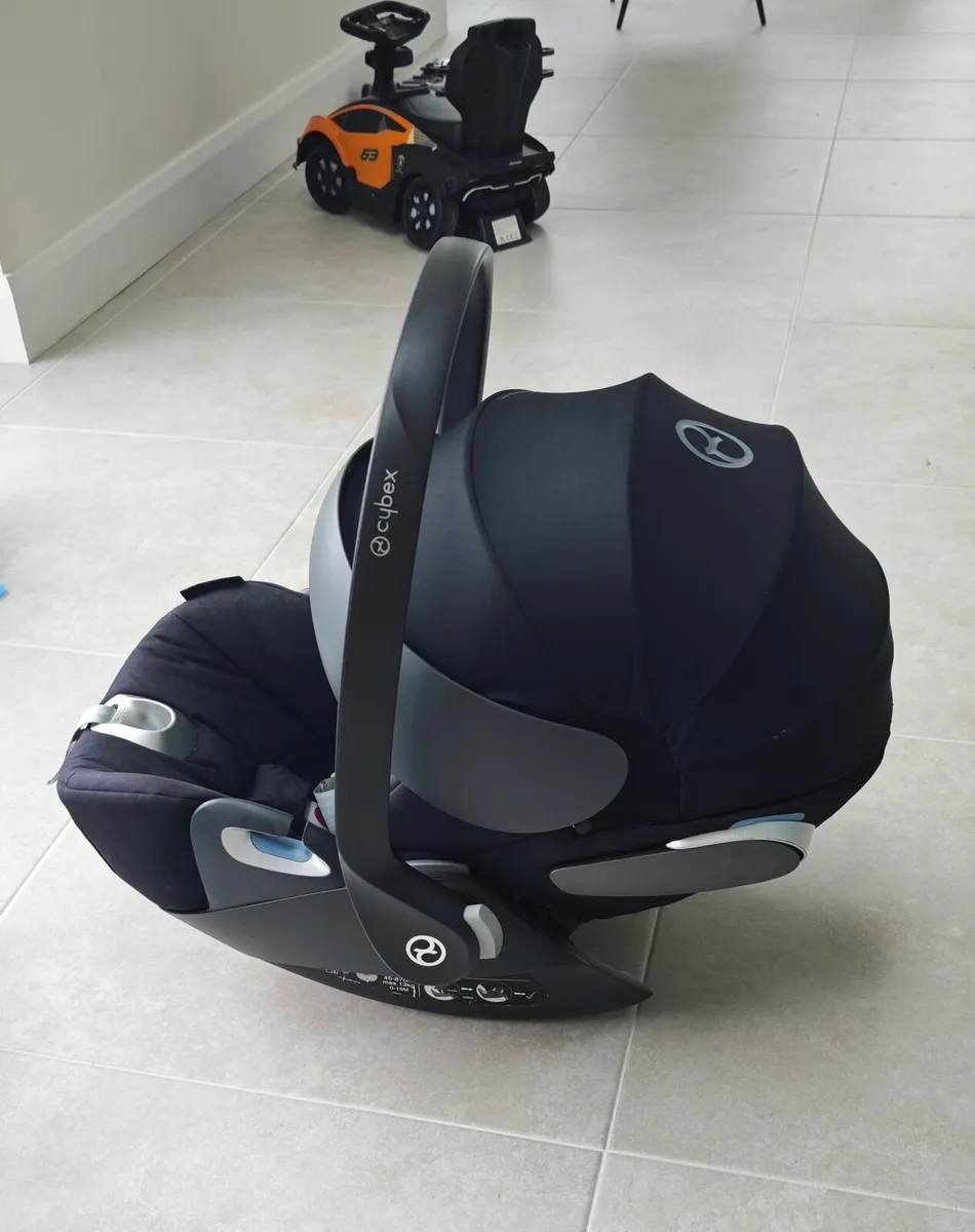 Cybex Cloud Z i-Size Car Seat & Base Z - Image 1