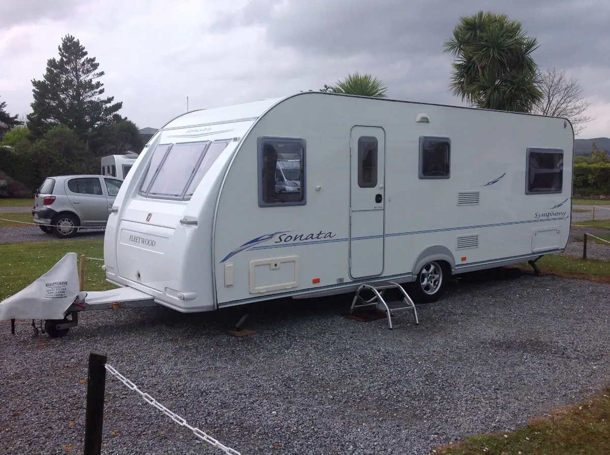 07 fleetwood(adria) 6 berth caravan…spacious - Image 3