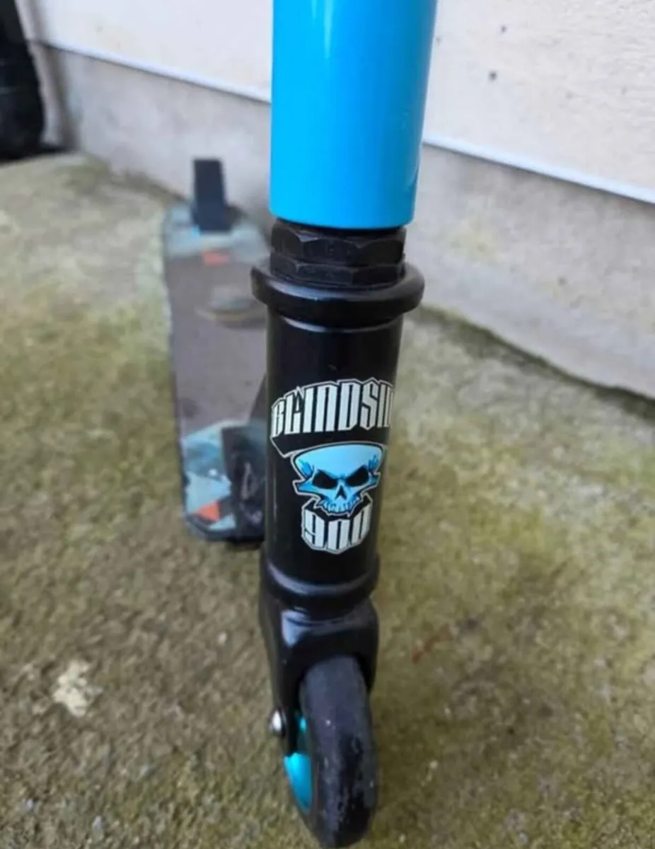 2x Scooters - Image 3