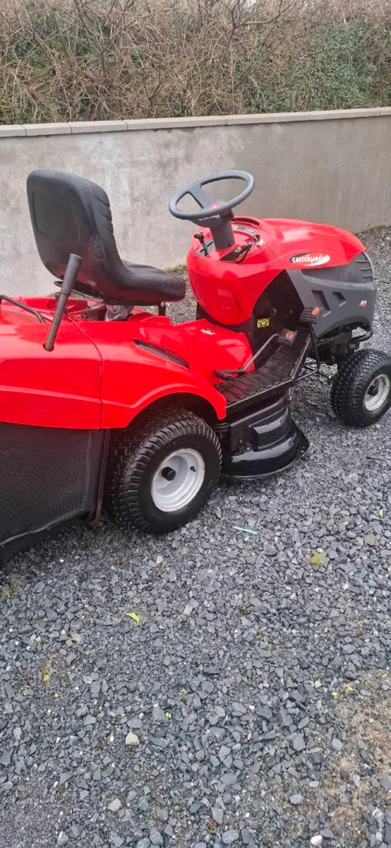 Castlegarden Ride on Lawnmower - Image 3