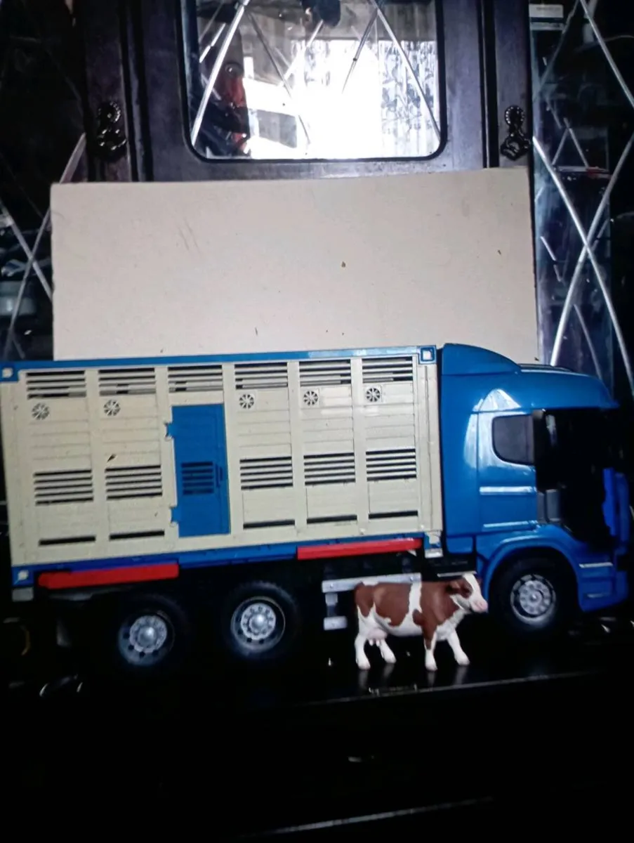 LARGE BRUDER  SCANIA  CATTLE TRNSPORT  TRUCK - Image 2