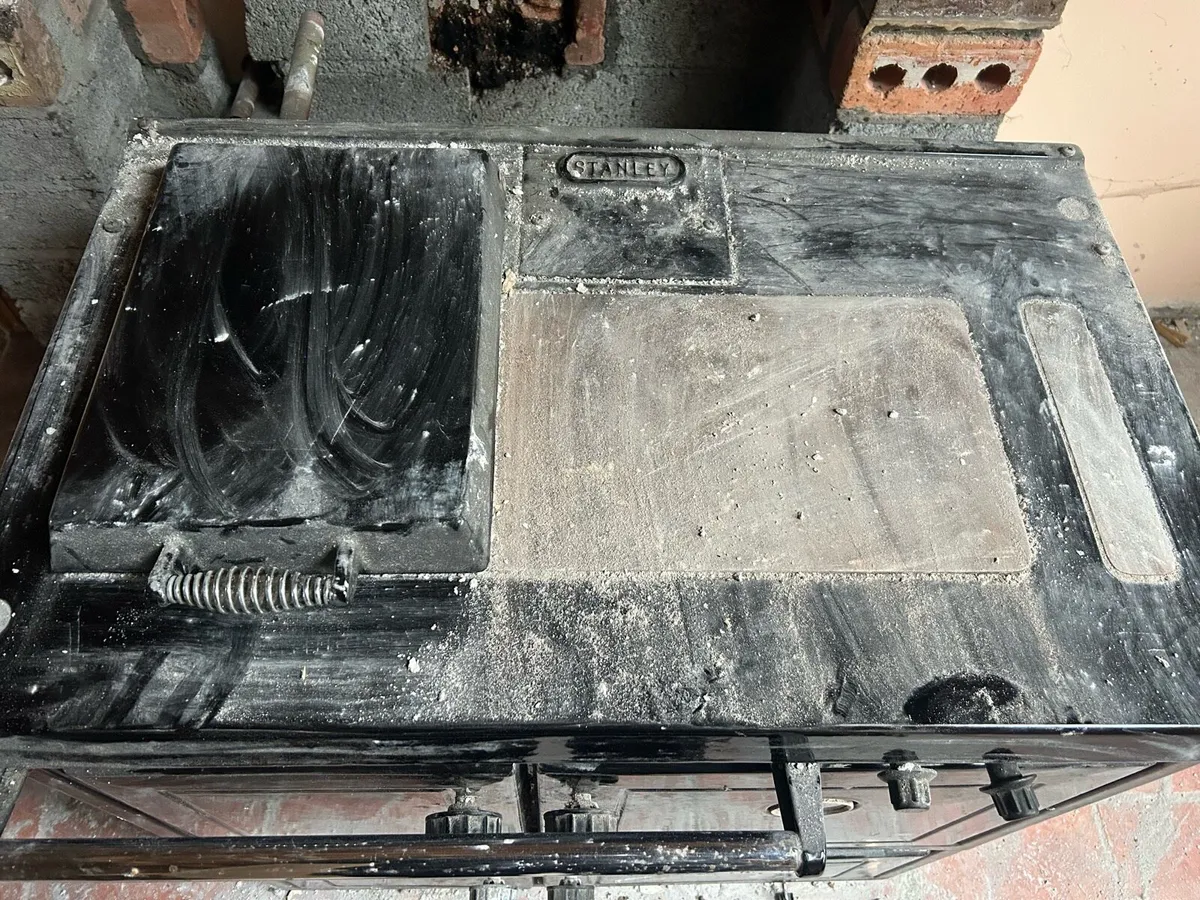 Stanly soild fuel range - Image 2