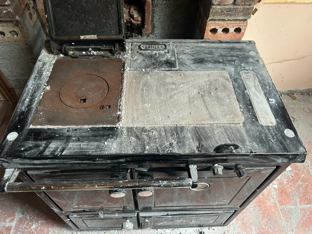 Stanly soild fuel range - Image 1