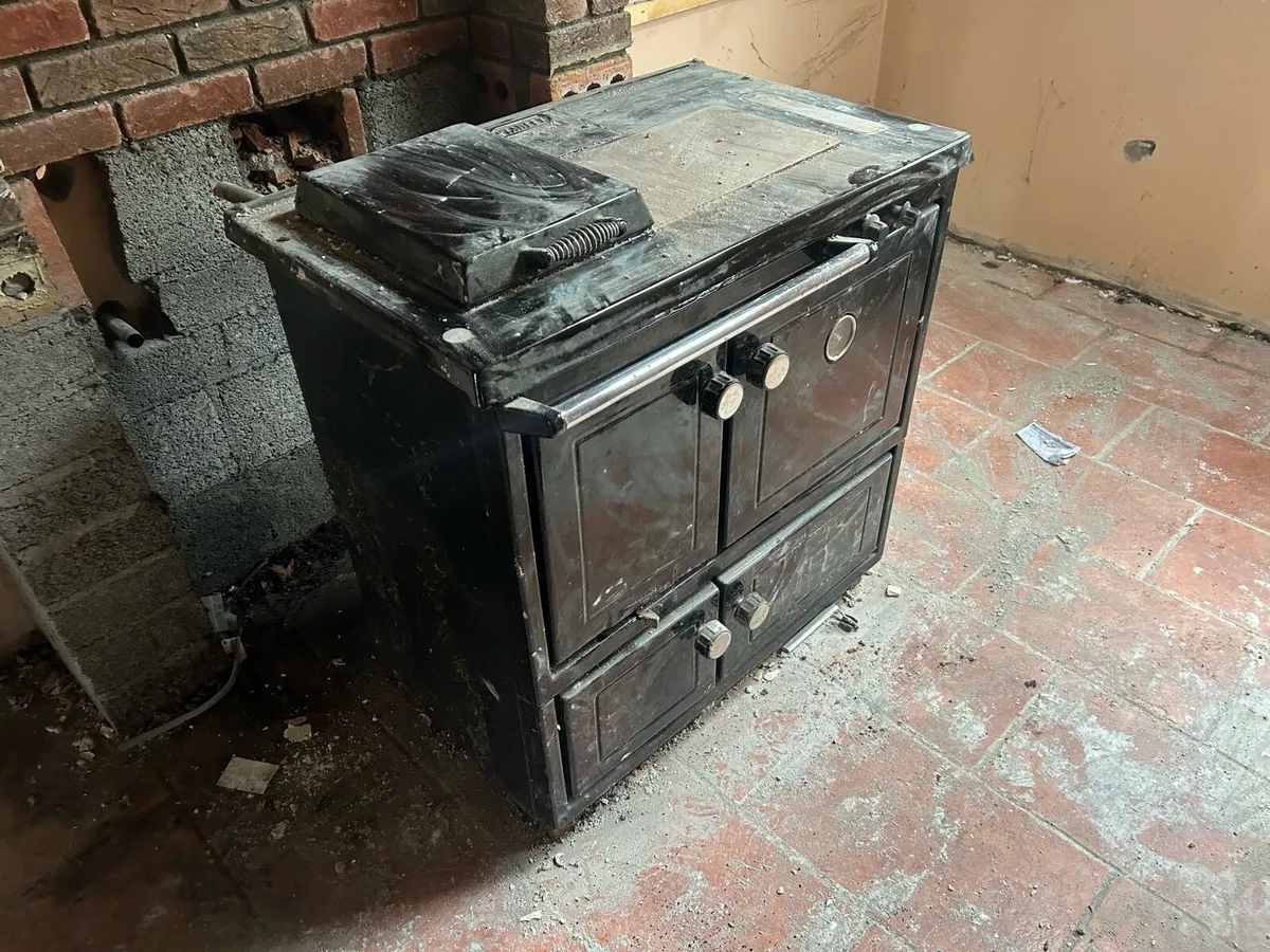 Stanly soild fuel range - Image 3