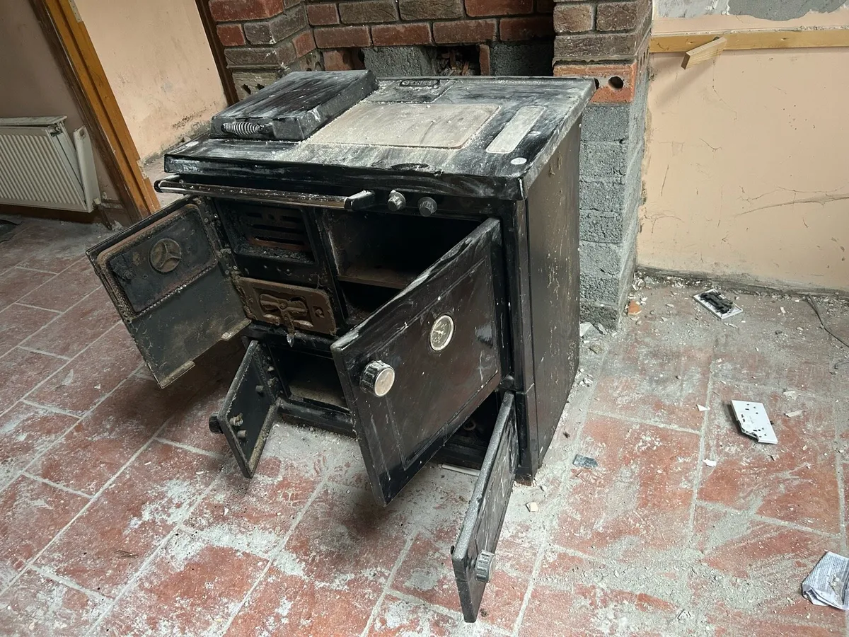 Stanly soild fuel range - Image 4