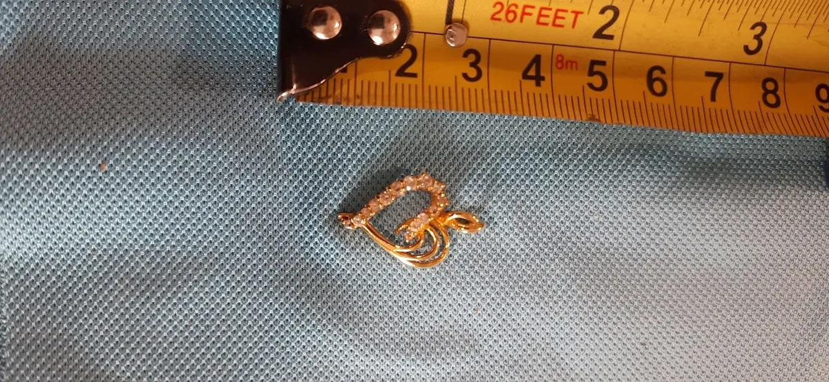 9ct gold and diamond heart shaped brooch - Image 3