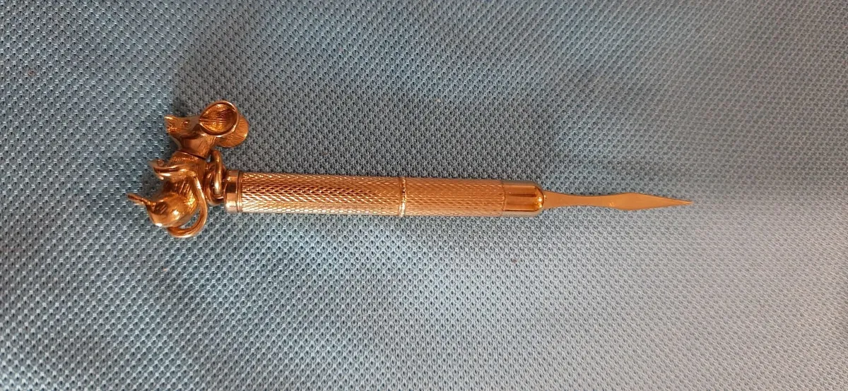 9ct solid gold vintage toothpick - Image 1