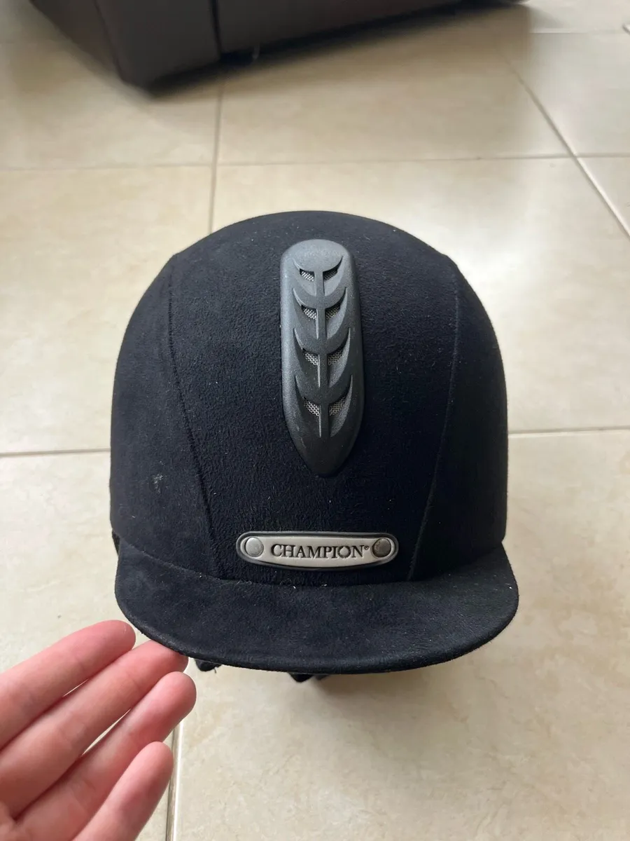 Champion Riding Helmet - 59 cm - Image 1