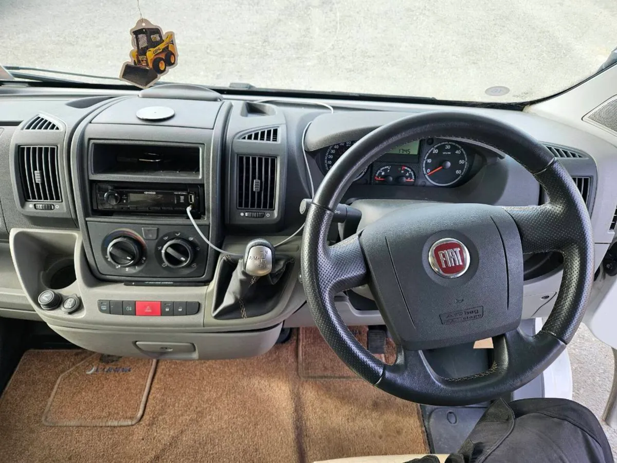 Camper van - Image 4