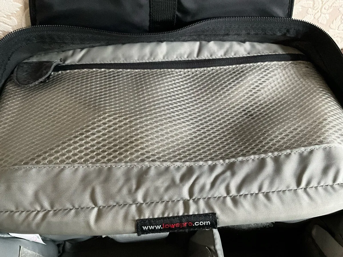 LOWEPRO NOVA AWSeries Camera Bag - Image 3