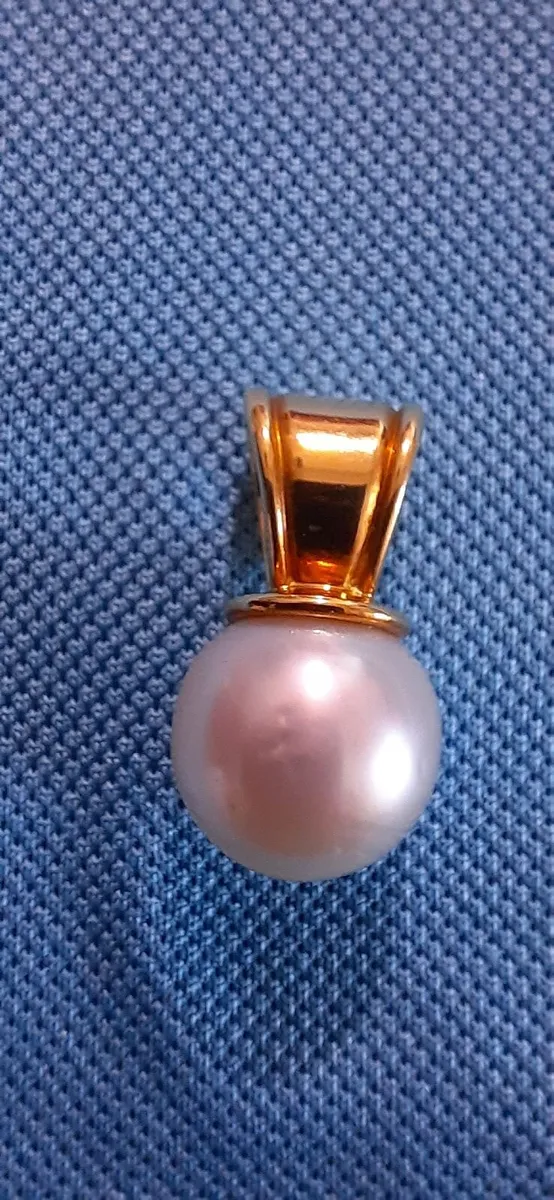 Pearl and 18 ct gold and diamond pendant. - Image 2