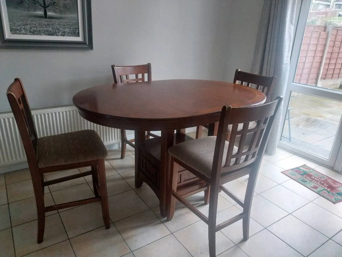 Table and 4 chairs - Image 2