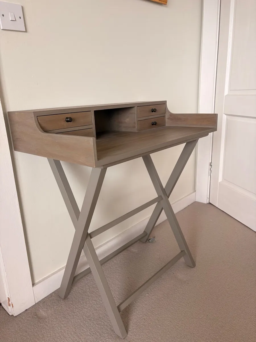 Luxury Vanity Table - Image 1