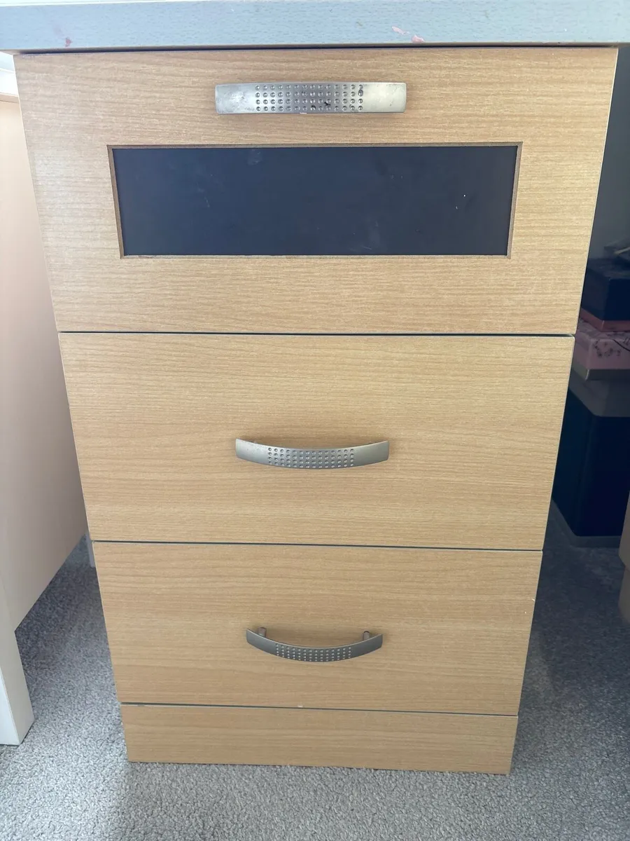 Chest Drawers and 2 bedside lickers - Image 1