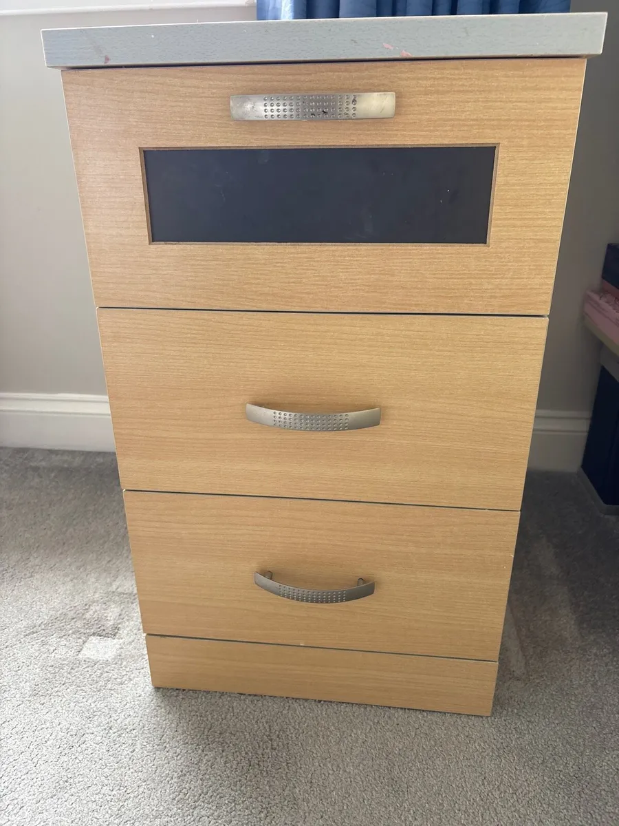Chest Drawers and 2 bedside lickers - Image 2