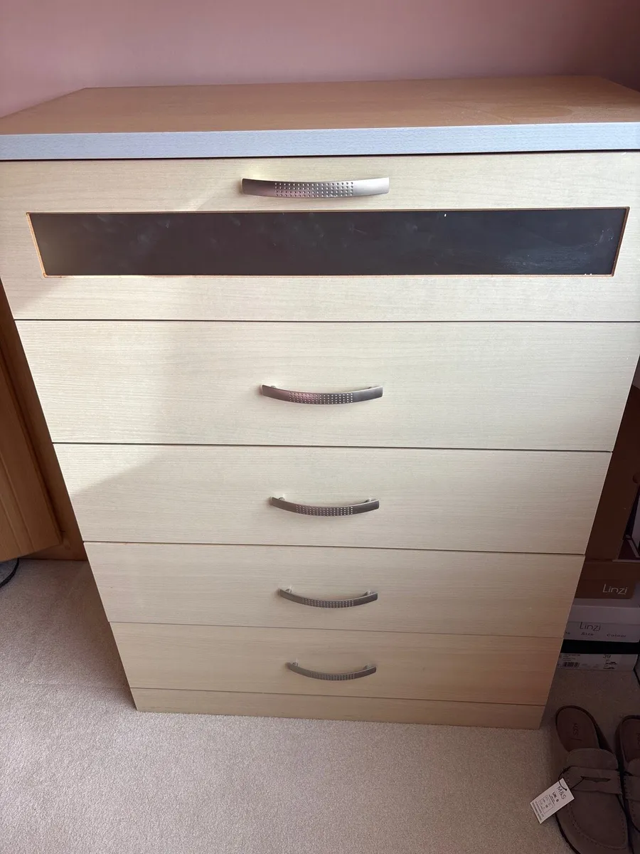 Chest Drawers and 2 bedside lickers - Image 3