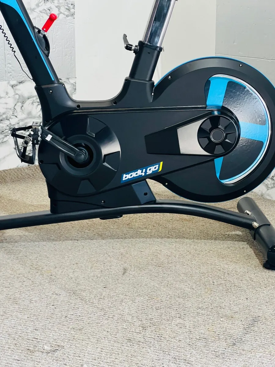 LARGE COMMERCIAL 20KG WHEEL EXERCISE BIKE - Image 2