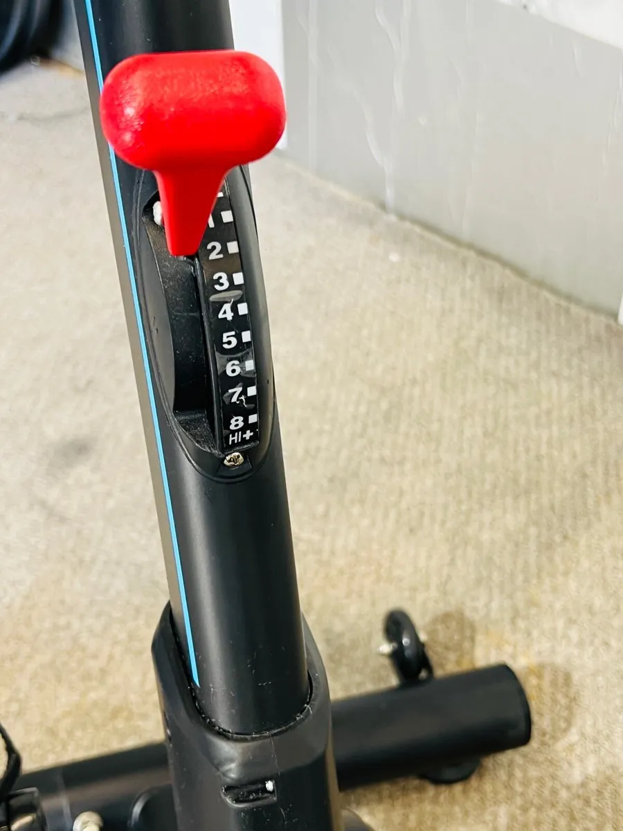 LARGE COMMERCIAL 20KG WHEEL EXERCISE BIKE - Image 4