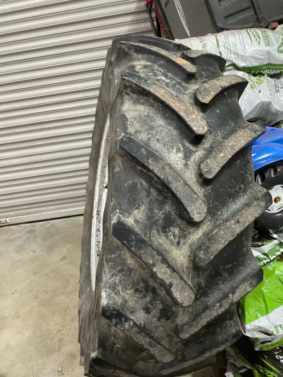 Tractor tyres - Image 1
