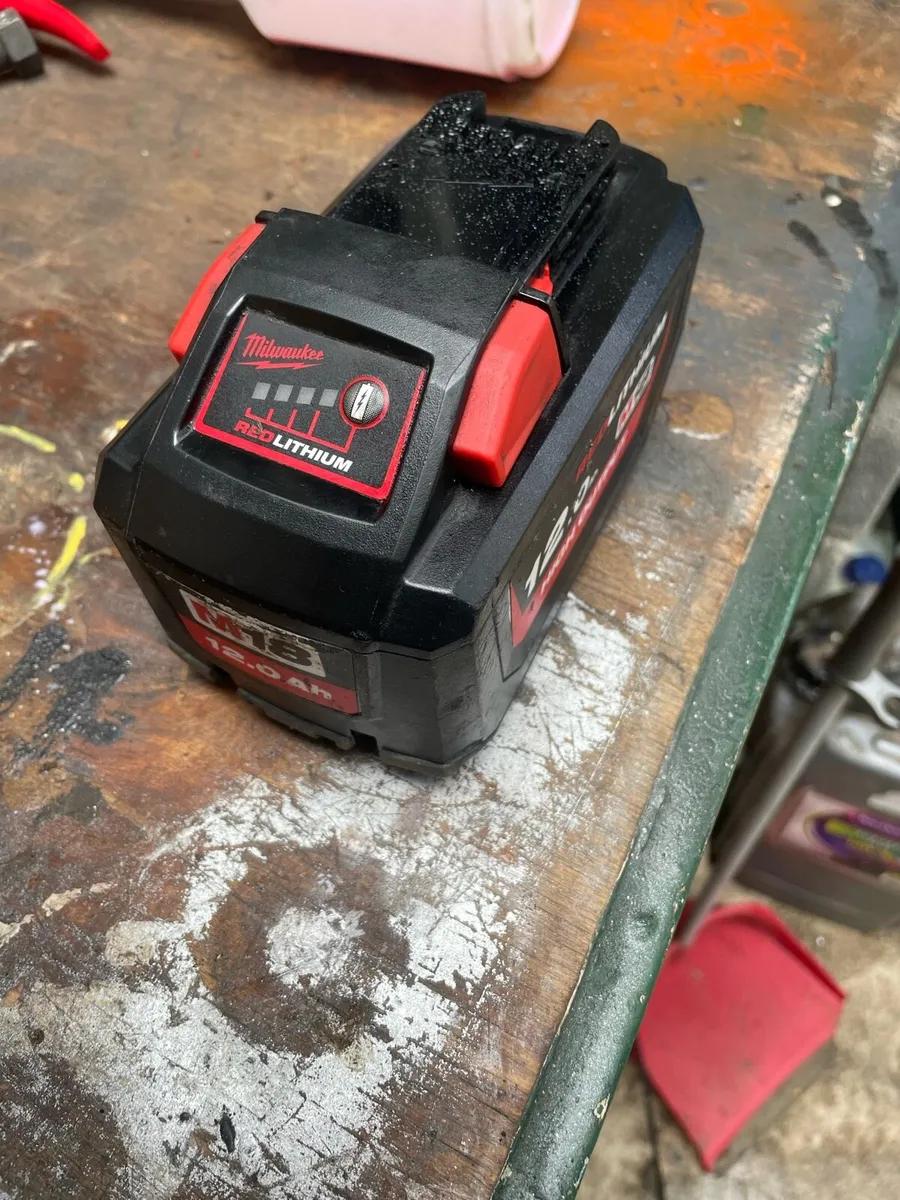 Milwaukee battery - Image 2