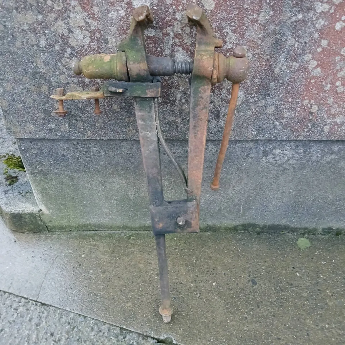 Blacksmith vice - Image 1